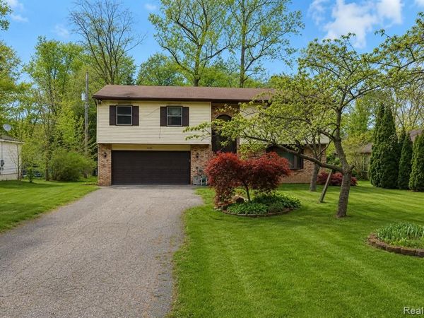 21428 Lundy Drive, Farmington Hills, MI 48336