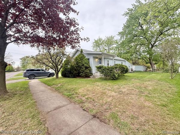 3433 Camden Avenue , Burton, MI 48529
