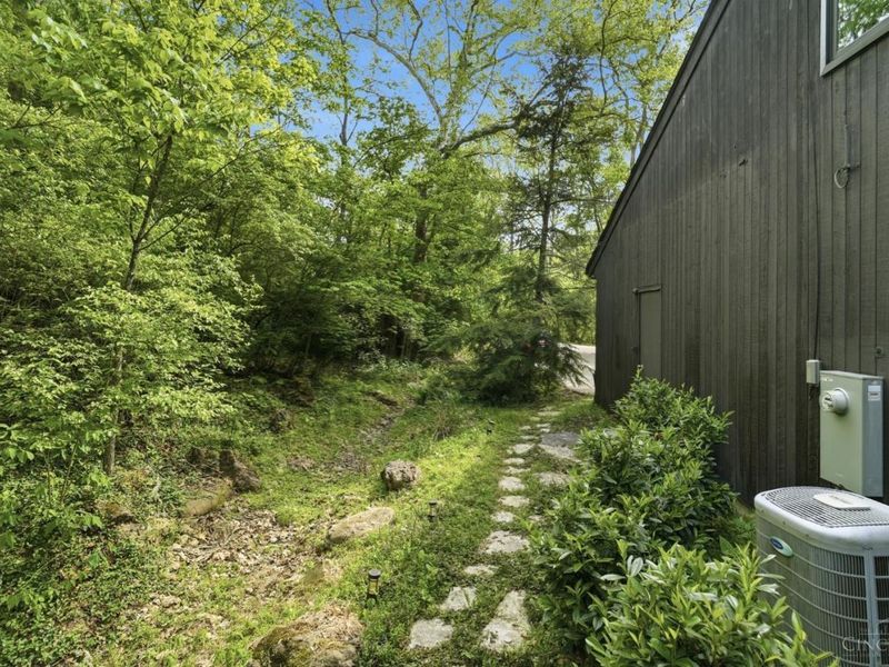 454 8 Mile Road, Cincinnati, OH 45255 Photo 58