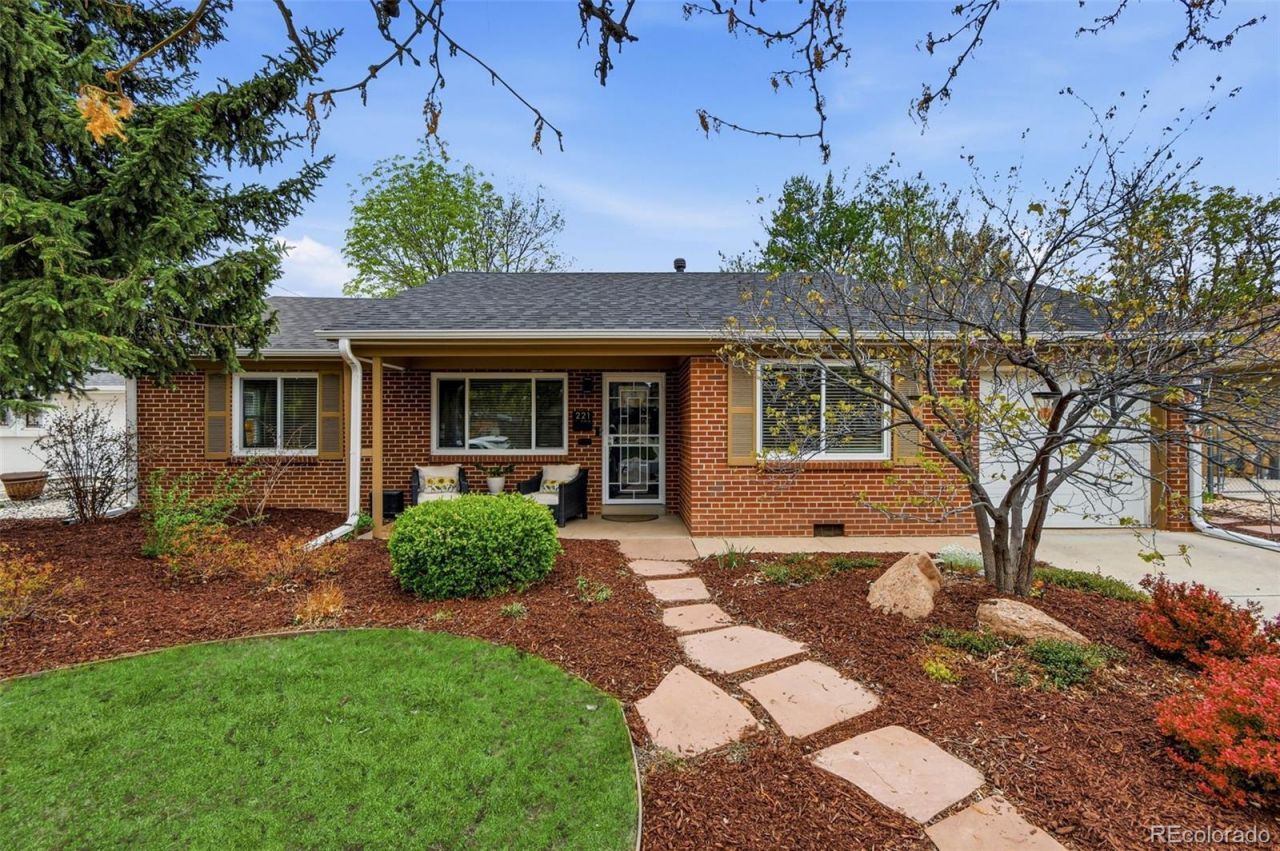 221 Oneida Street, Denver, CO 80220 Main Photo