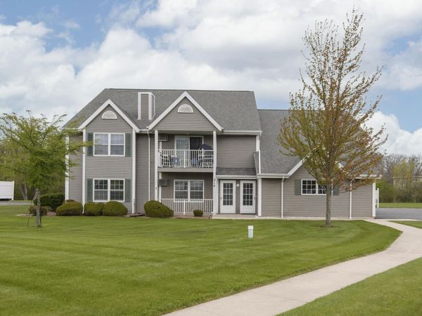 214 Minz Park Cir, Unit 1, West Bend, WI 53095
