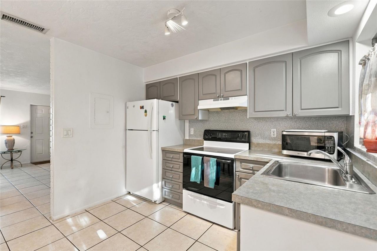 4001 Groveland Avenue, Sarasota, FL 34231 Photo