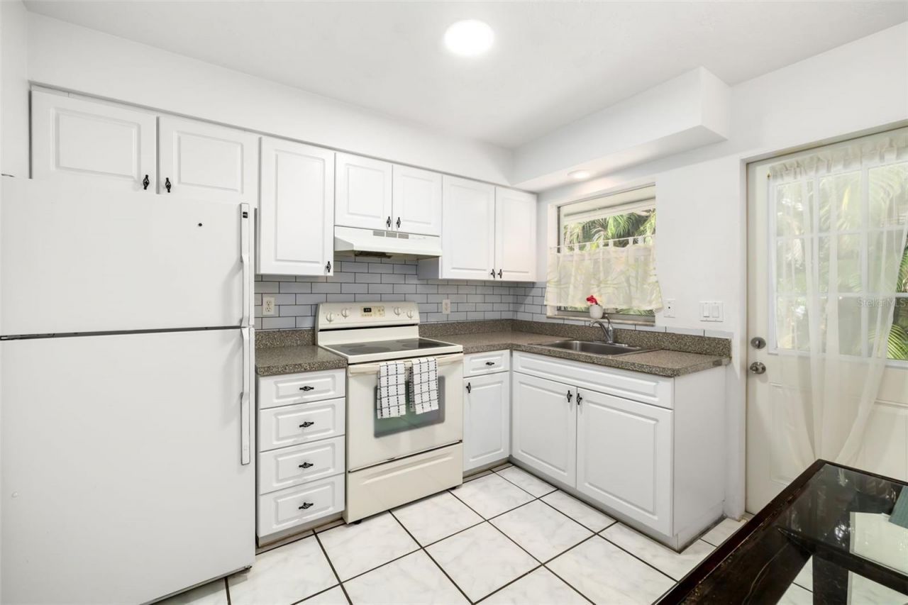 4001 Groveland Avenue, Sarasota, FL 34231 Photo