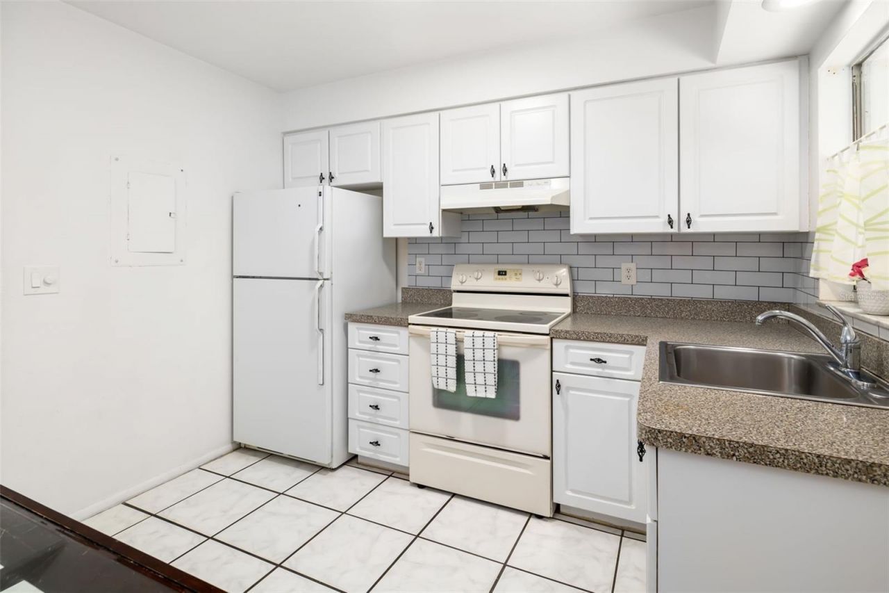 4001 Groveland Avenue, Sarasota, FL 34231 Photo