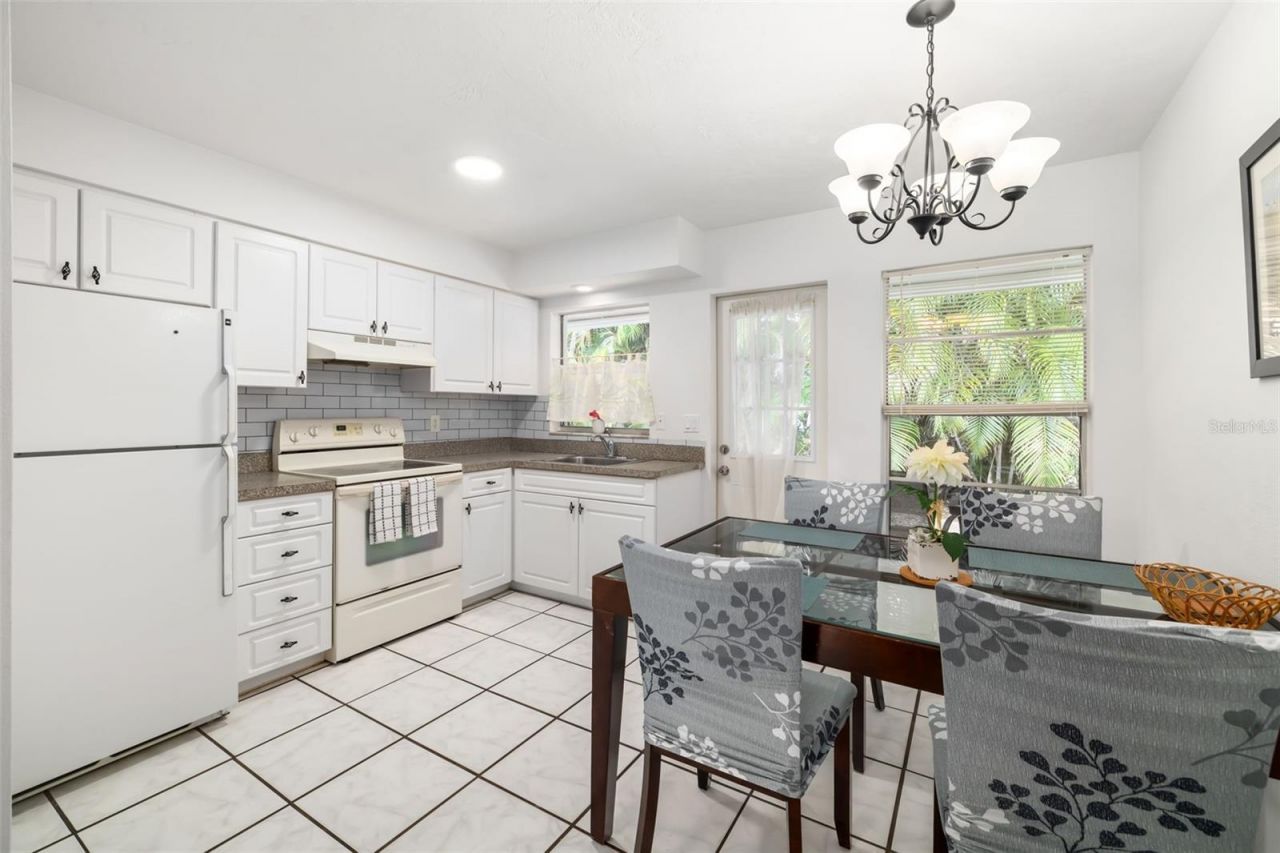 4001 Groveland Avenue, Sarasota, FL 34231 Photo