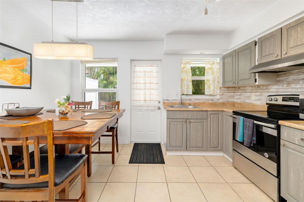 4001 Groveland Avenue, Sarasota, FL 34231 Photo