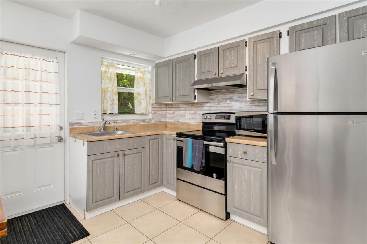 4001 Groveland Avenue, Sarasota, FL 34231 Photo
