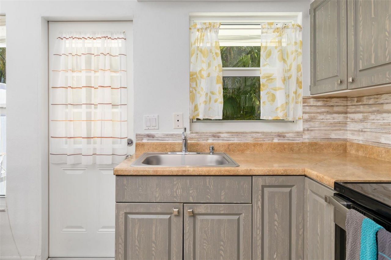 4001 Groveland Avenue, Sarasota, FL 34231 Photo