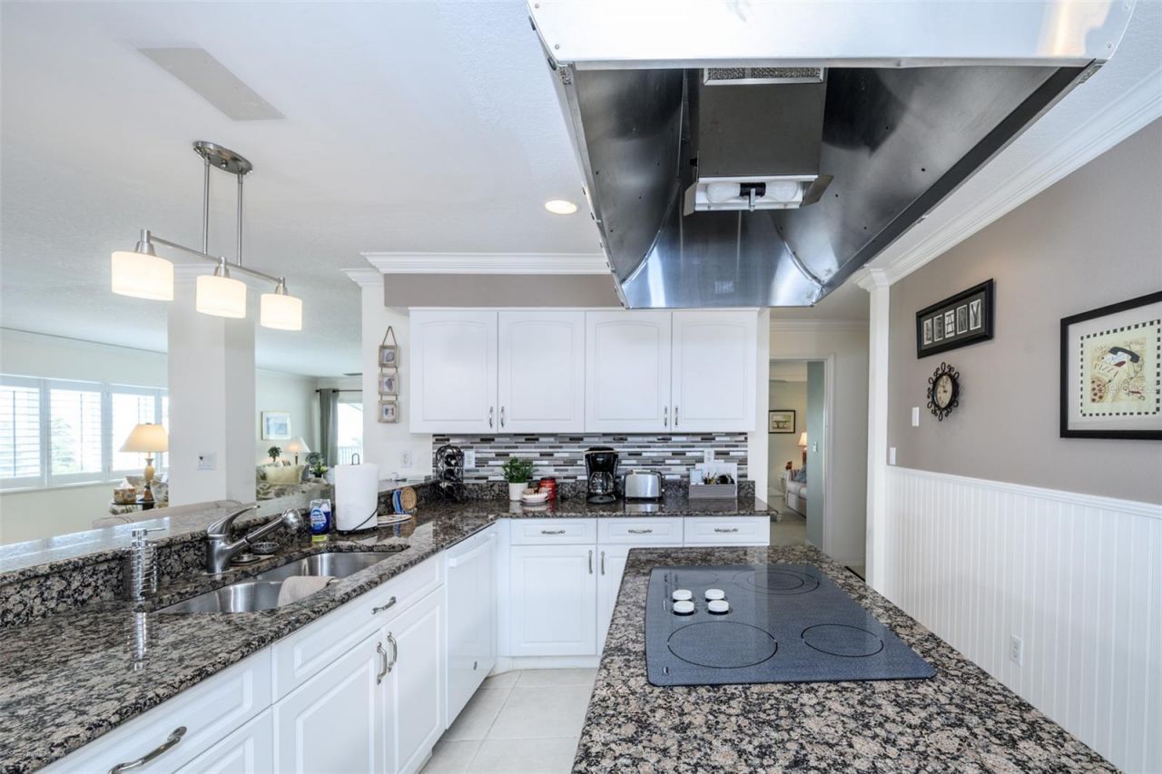 1477 Park Beach Circle, Unit 33, Punta Gorda, FL 33950 Photo