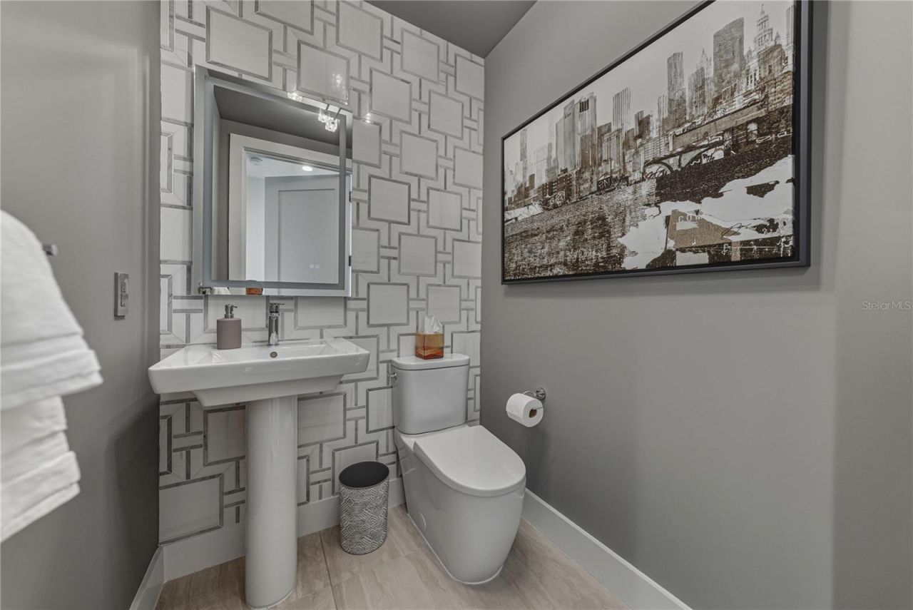 275 1st Avenue S, Unit 1701, Saint Petersburg, FL 33701 Photo