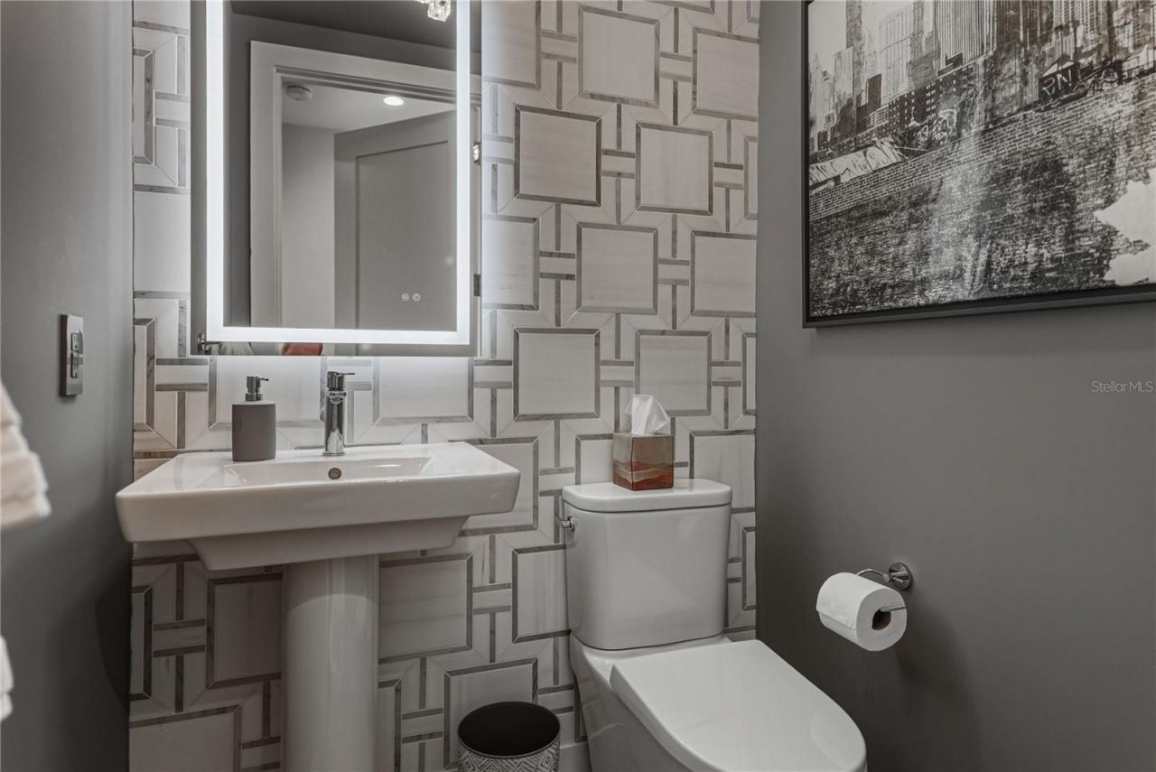 275 1st Avenue S, Unit 1701, Saint Petersburg, FL 33701 Photo