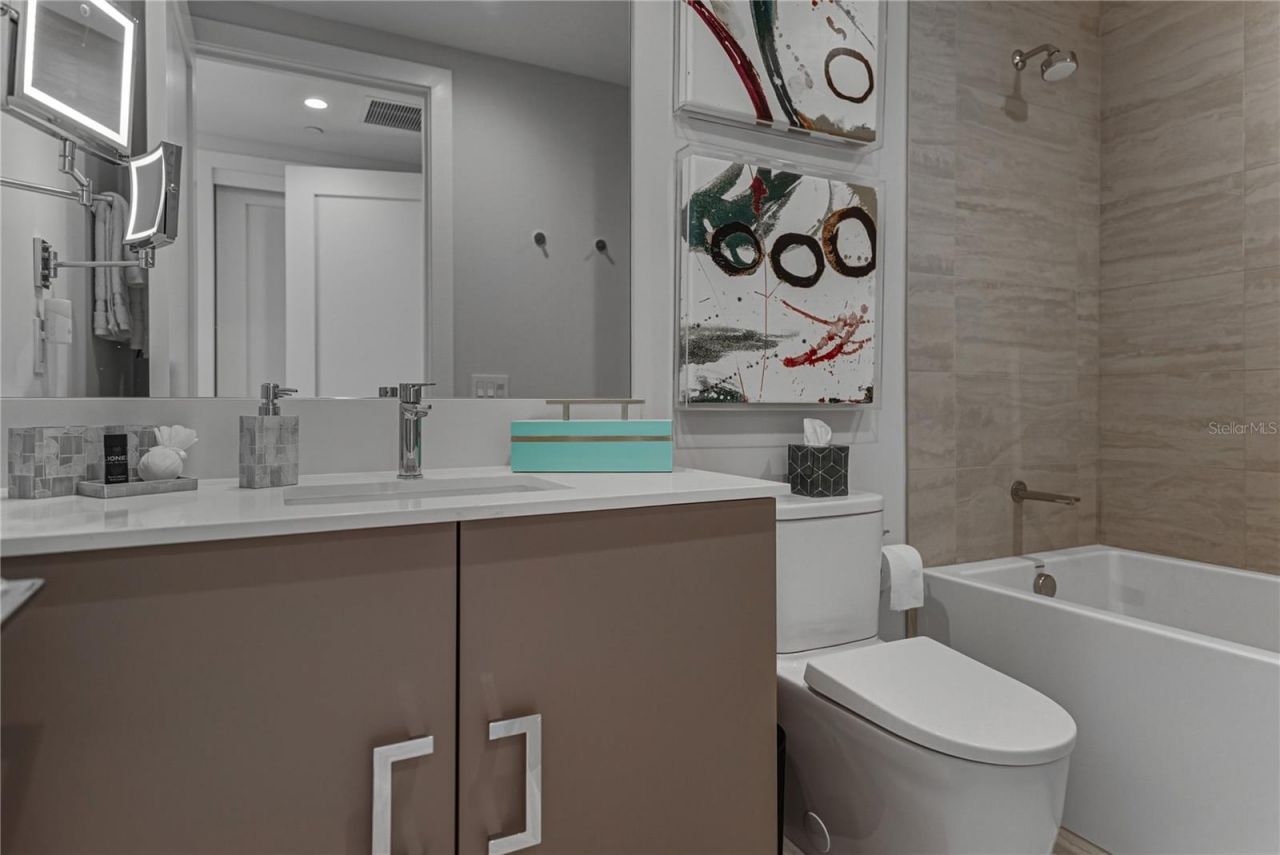 275 1st Avenue S, Unit 1701, Saint Petersburg, FL 33701 Photo