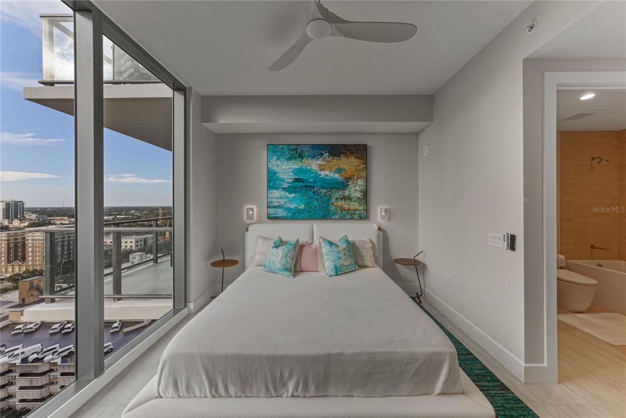 275 1st Avenue S, Unit 1701, Saint Petersburg, FL 33701 Photo