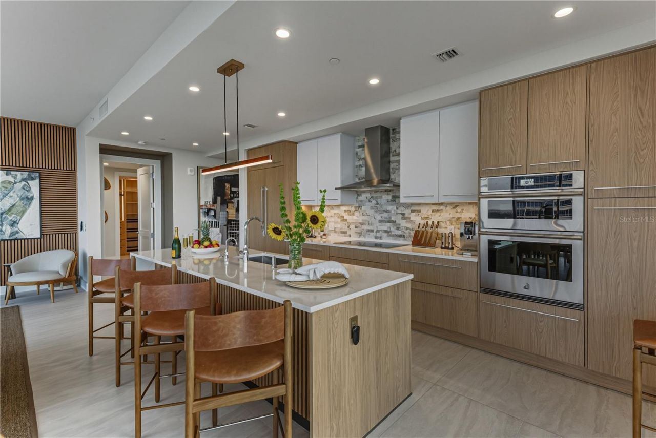 275 1st Avenue S, Unit 1701, Saint Petersburg, FL 33701 Photo