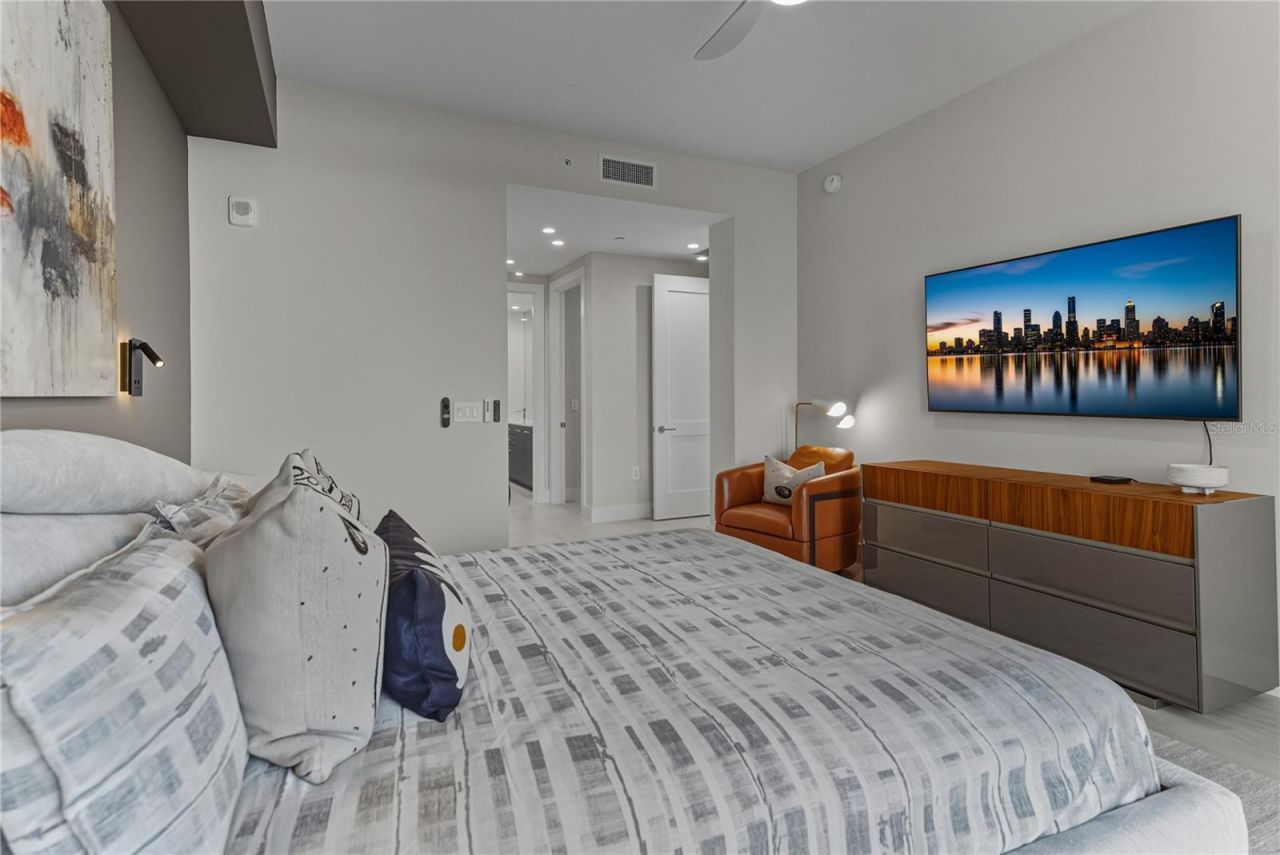 275 1st Avenue S, Unit 1701, Saint Petersburg, FL 33701 Photo