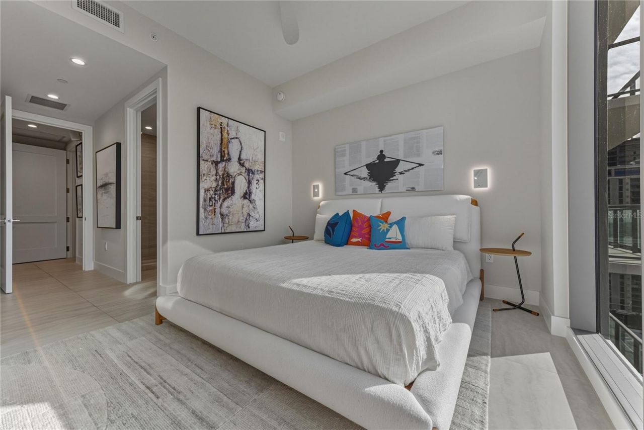 275 1st Avenue S, Unit 1701, Saint Petersburg, FL 33701 Photo