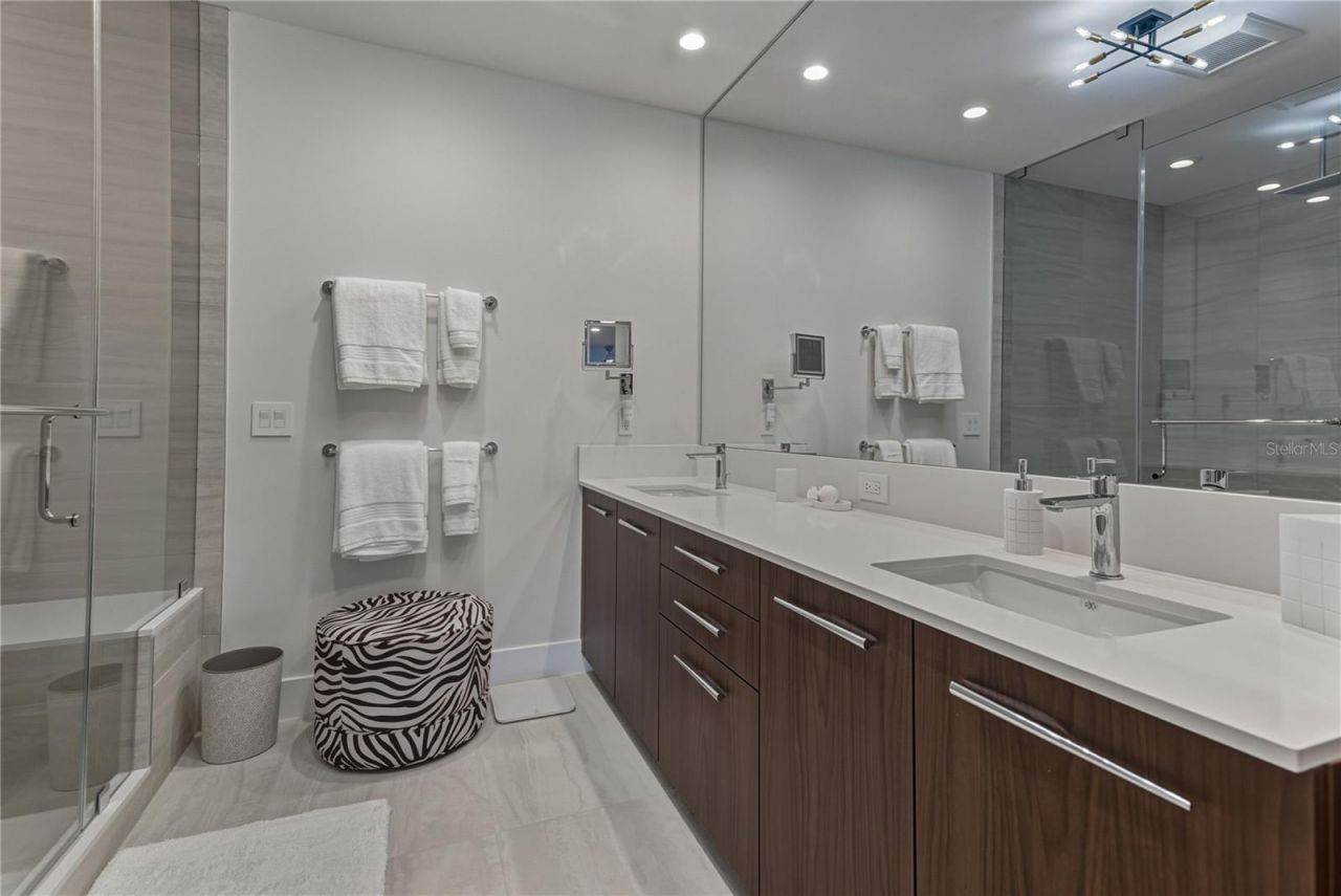 275 1st Avenue S, Unit 1701, Saint Petersburg, FL 33701 Photo