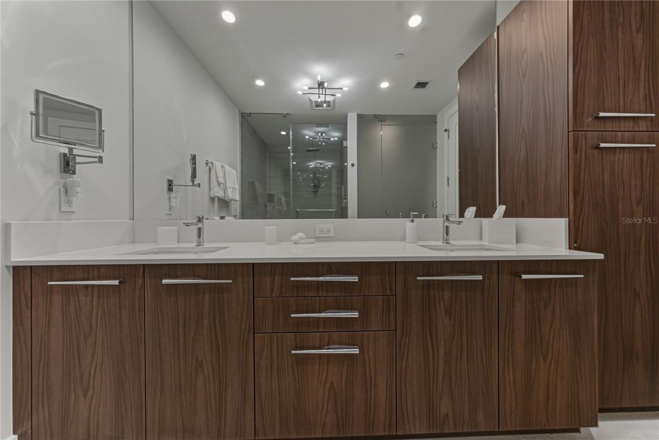275 1st Avenue S, Unit 1701, Saint Petersburg, FL 33701 Photo