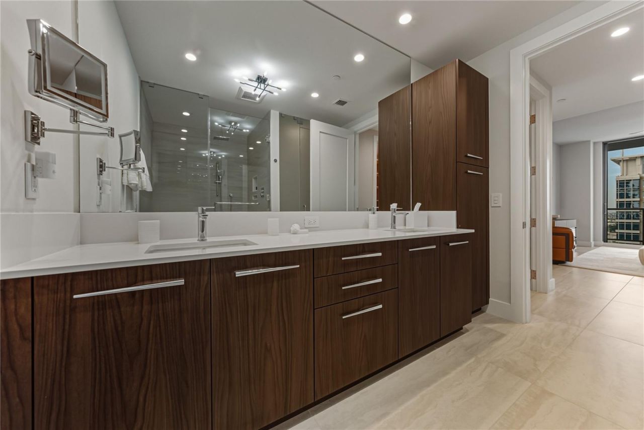 275 1st Avenue S, Unit 1701, Saint Petersburg, FL 33701 Photo