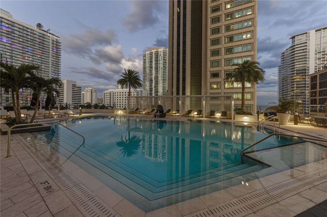 275 1st Avenue S, Unit 1701, Saint Petersburg, FL 33701 Photo