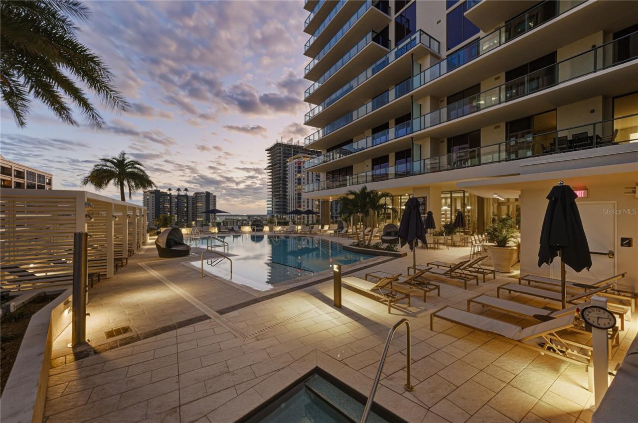275 1st Avenue S, Unit 1701, Saint Petersburg, FL 33701 Photo