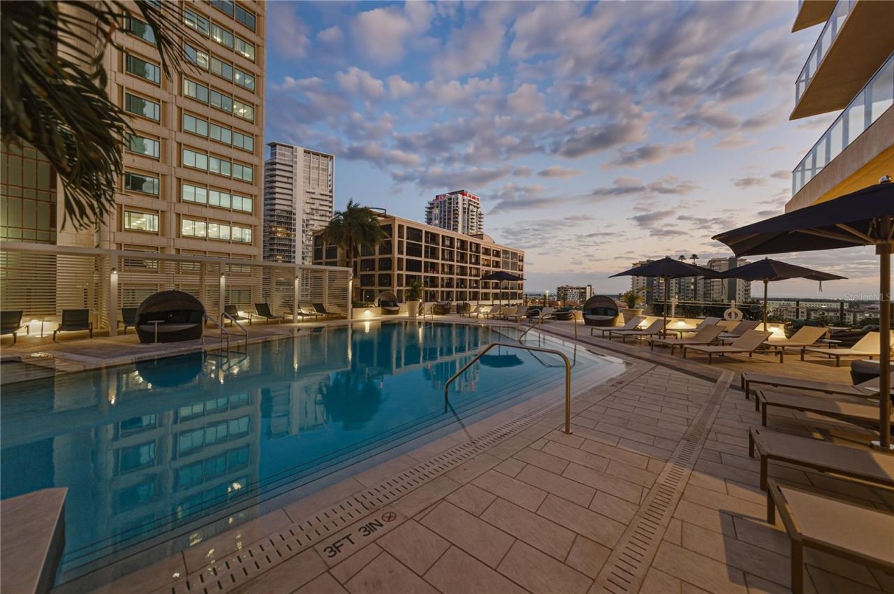 275 1st Avenue S, Unit 1701, Saint Petersburg, FL 33701 Photo