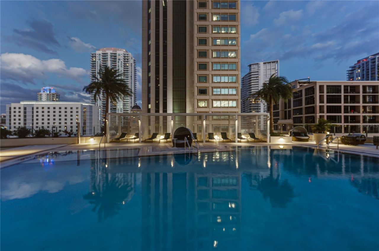 275 1st Avenue S, Unit 1701, Saint Petersburg, FL 33701 Photo
