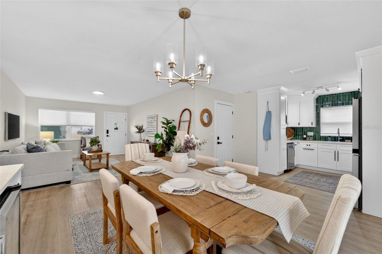 2575 Granada Circle E, Saint Petersburg, FL 33712 Photo
