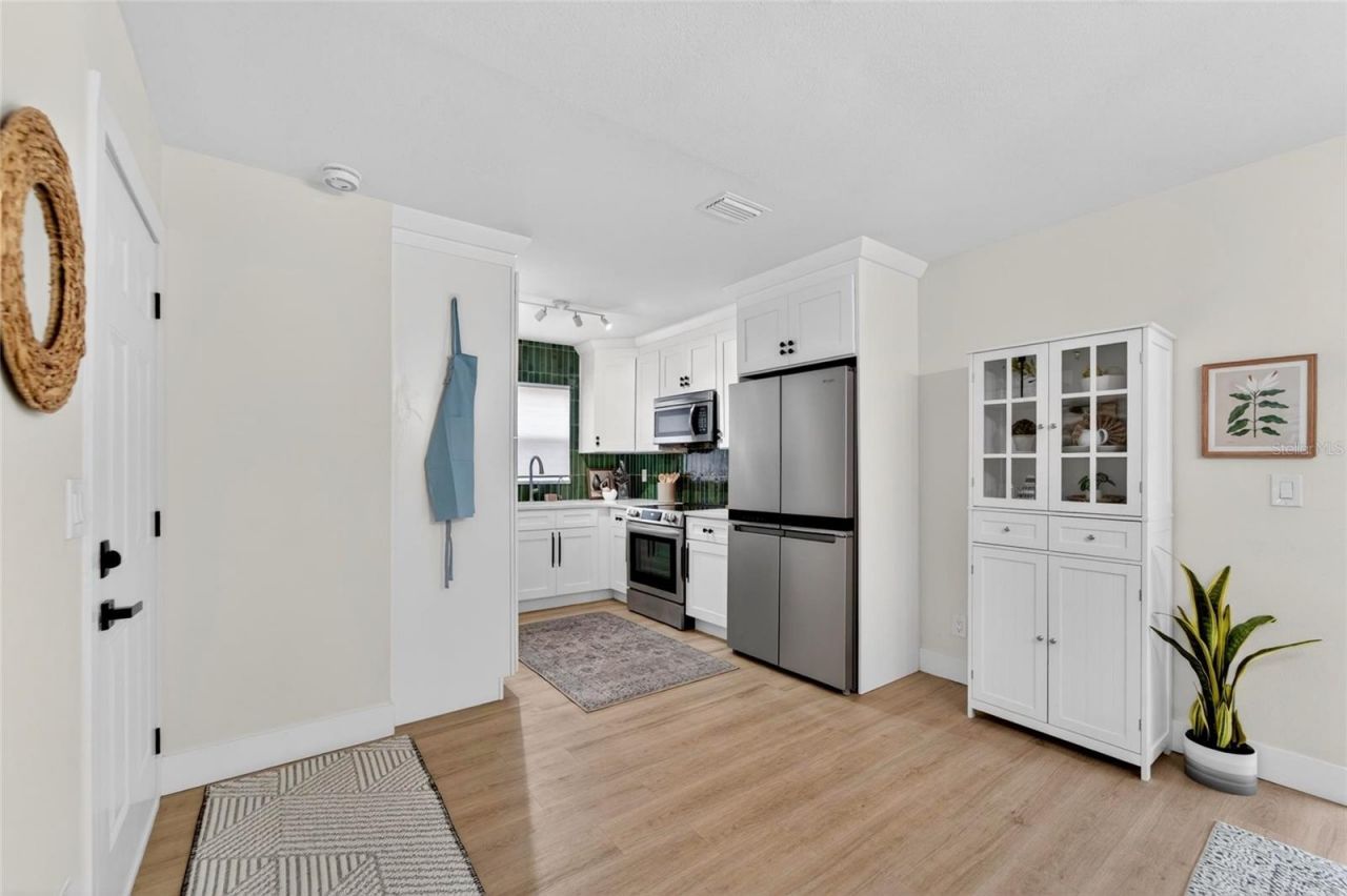 2575 Granada Circle E, Saint Petersburg, FL 33712 Photo