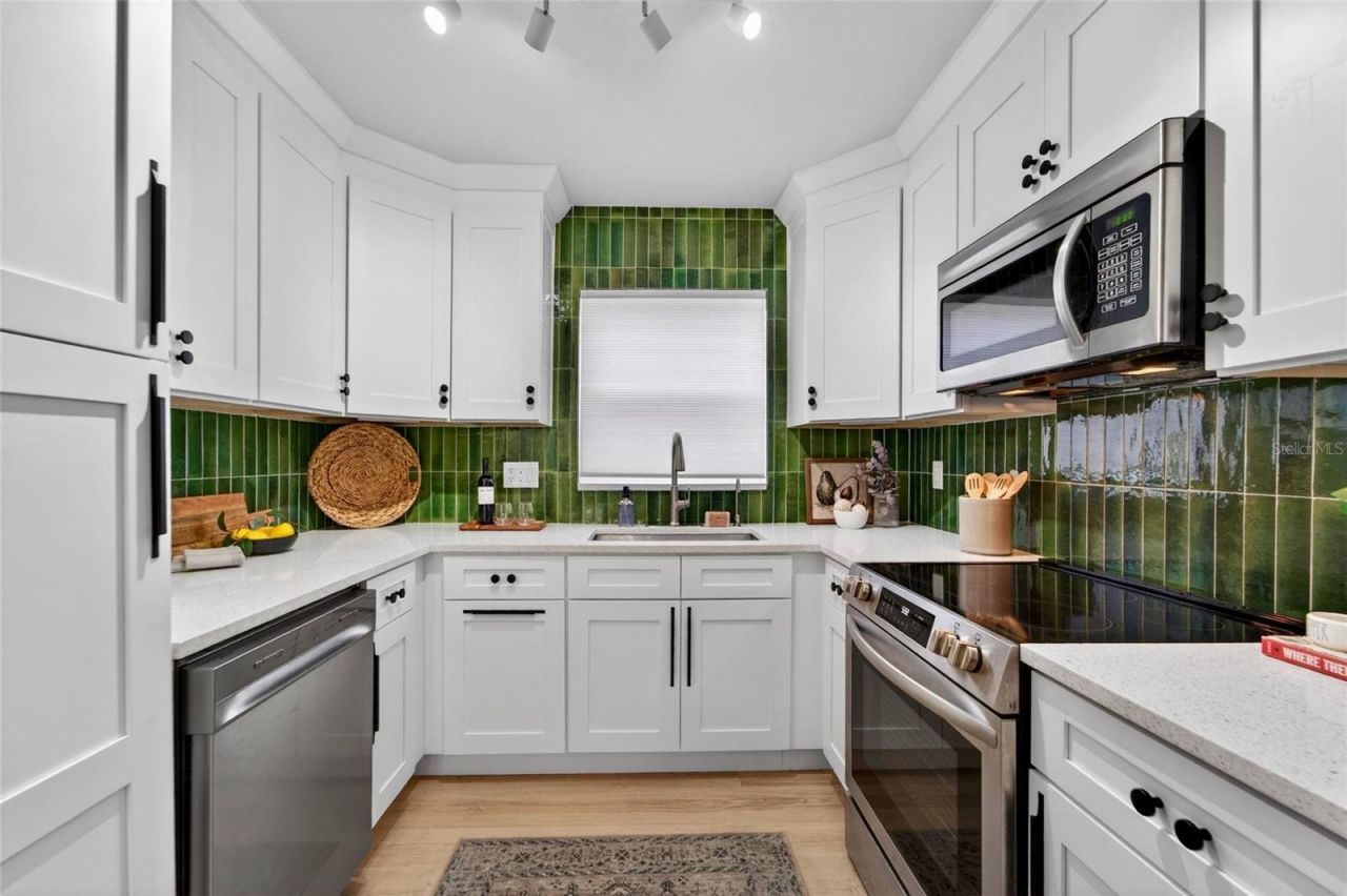 2575 Granada Circle E, Saint Petersburg, FL 33712 Photo