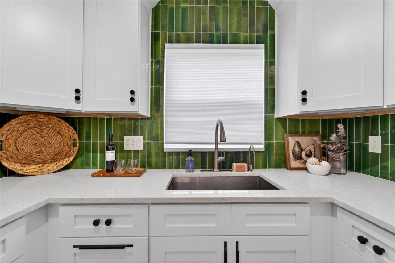 2575 Granada Circle E, Saint Petersburg, FL 33712 Photo