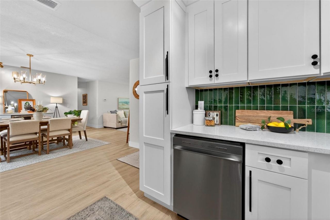 2575 Granada Circle E, Saint Petersburg, FL 33712 Photo