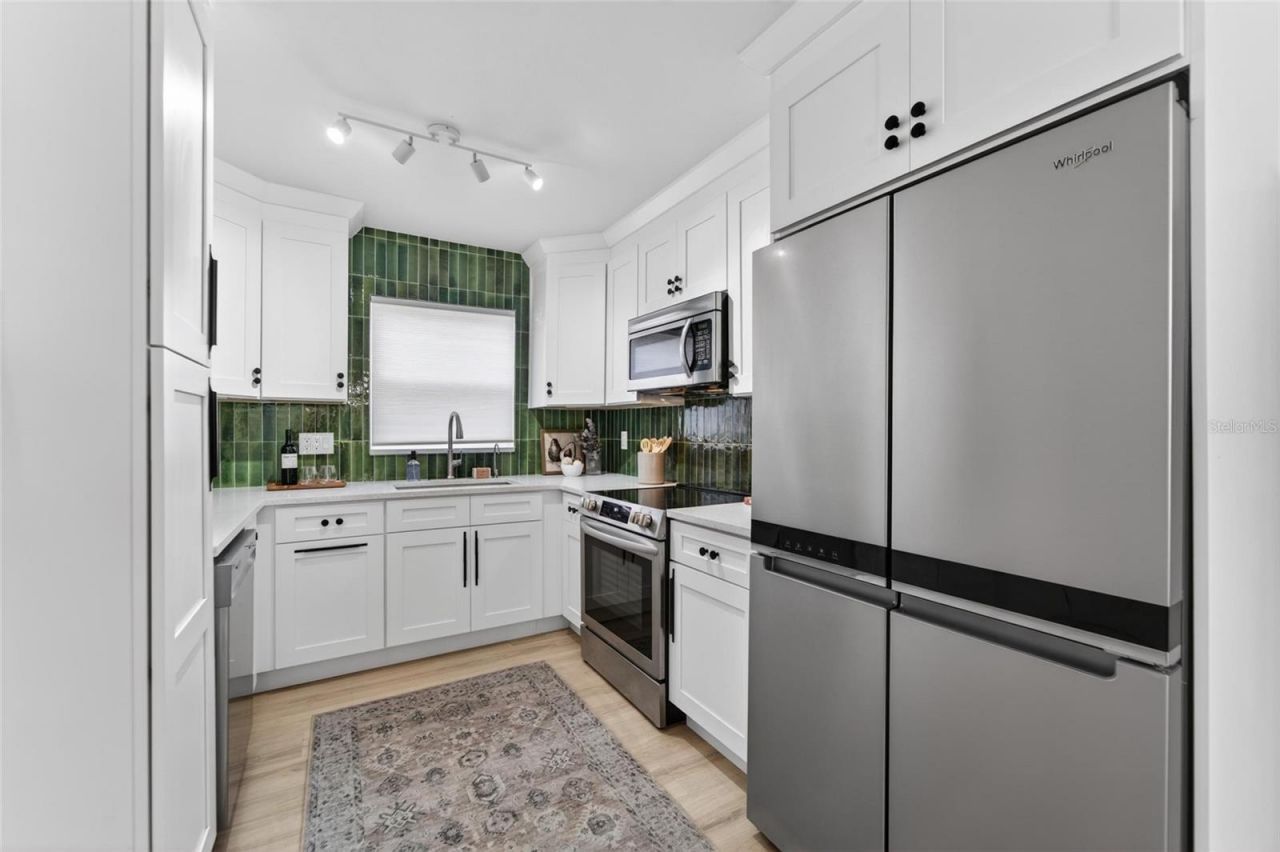 2575 Granada Circle E, Saint Petersburg, FL 33712 Photo