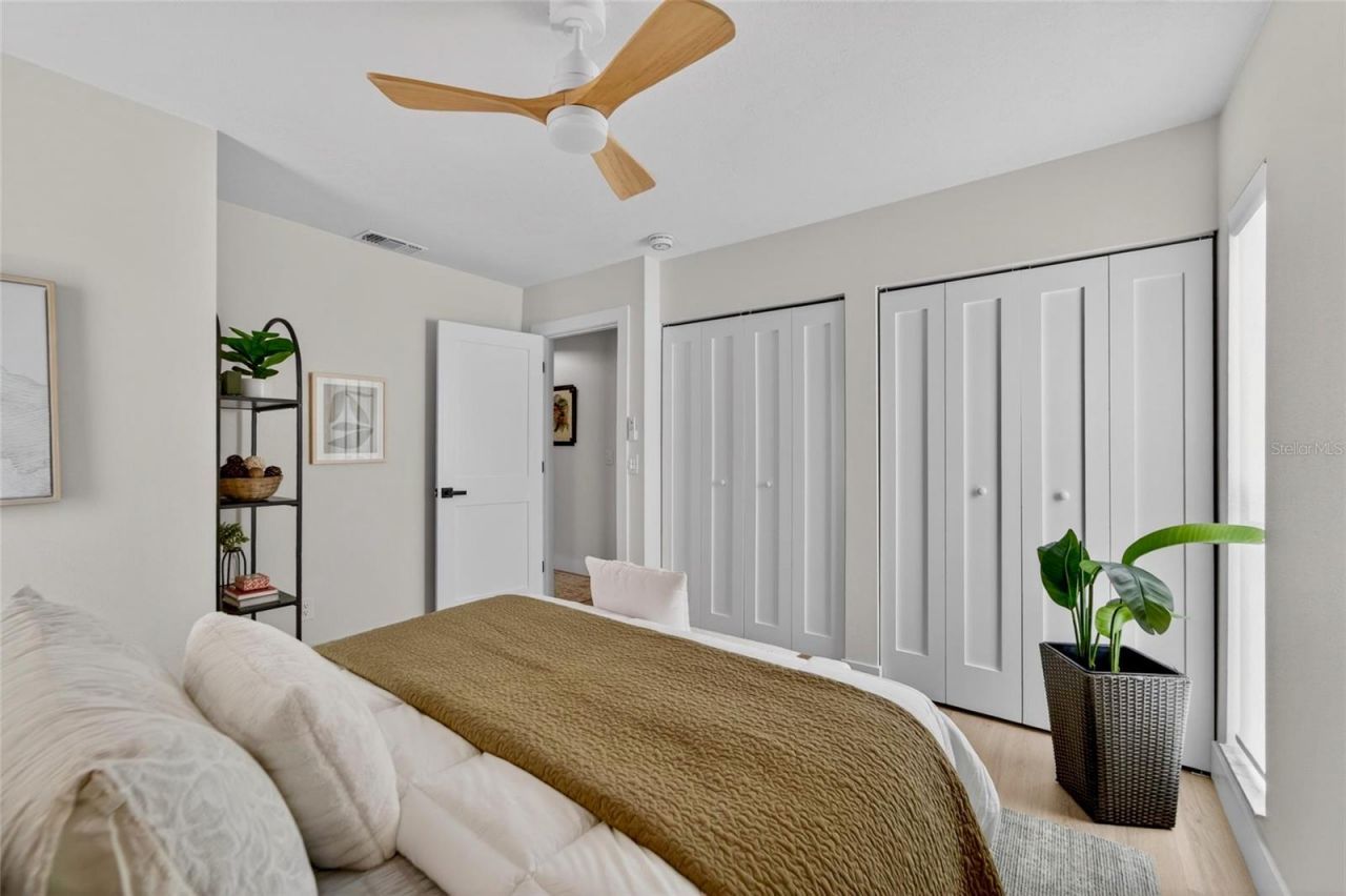 2575 Granada Circle E, Saint Petersburg, FL 33712 Photo