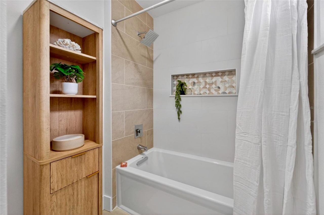 2575 Granada Circle E, Saint Petersburg, FL 33712 Photo
