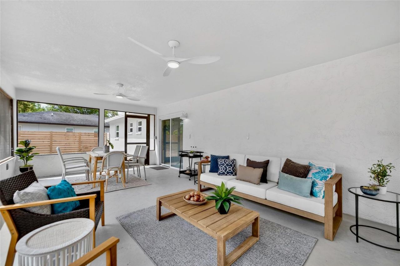 2575 Granada Circle E, Saint Petersburg, FL 33712 Photo
