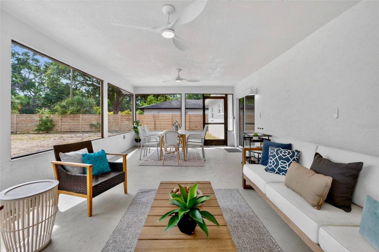 2575 Granada Circle E, Saint Petersburg, FL 33712 Photo