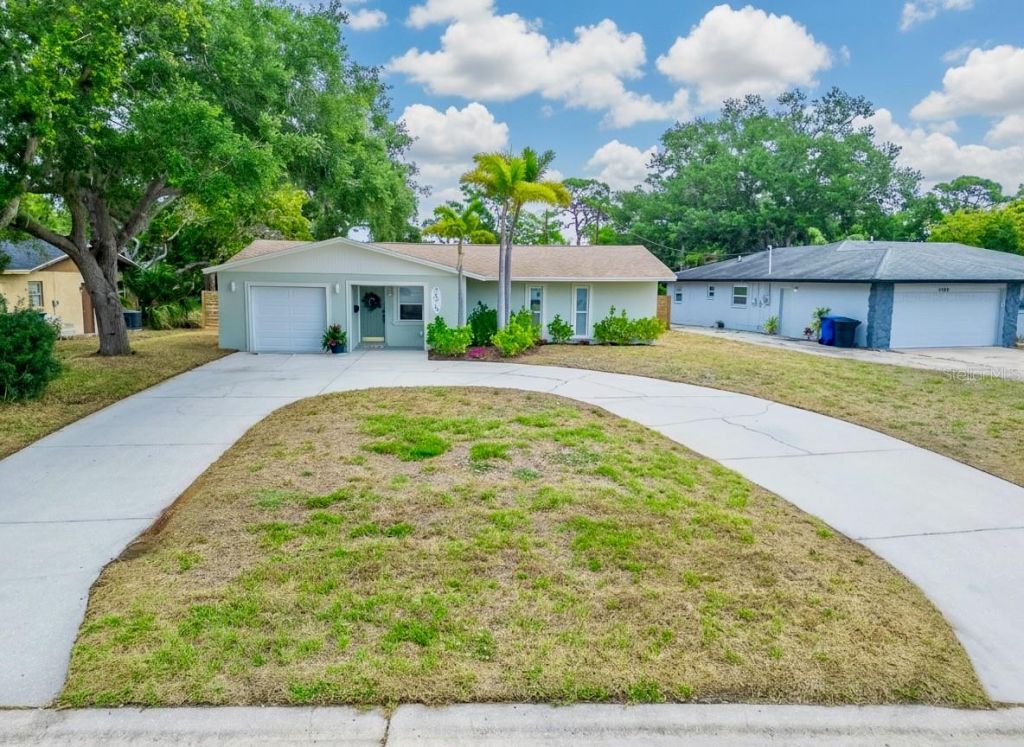 2575 Granada Circle E, Saint Petersburg, FL 33712 Photo