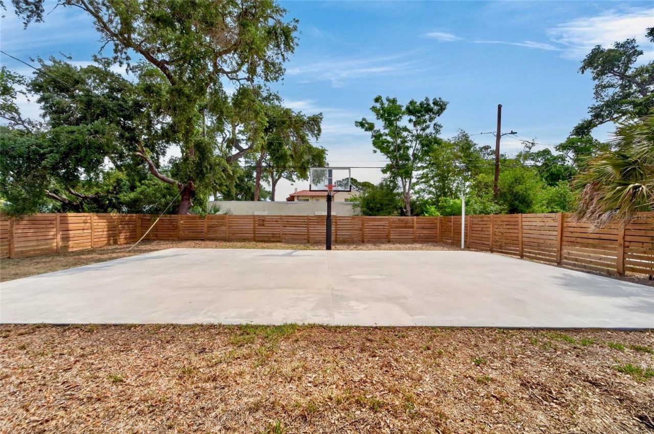 2575 Granada Circle E, Saint Petersburg, FL 33712 Photo