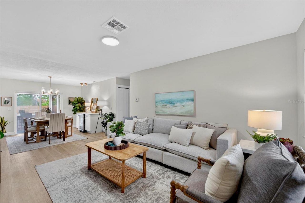 2575 Granada Circle E, Saint Petersburg, FL 33712 Photo