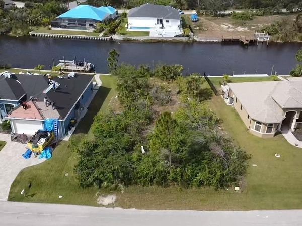 8201 DAFOE , PORT CHARLOTTE, FL 33981