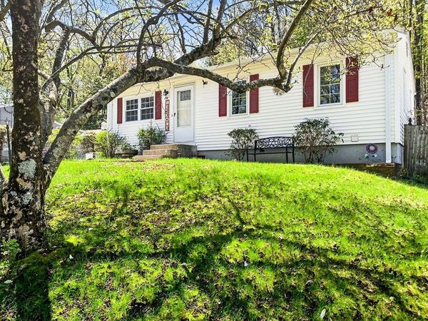 206 Treetop Ave, Springfield, MA 01118