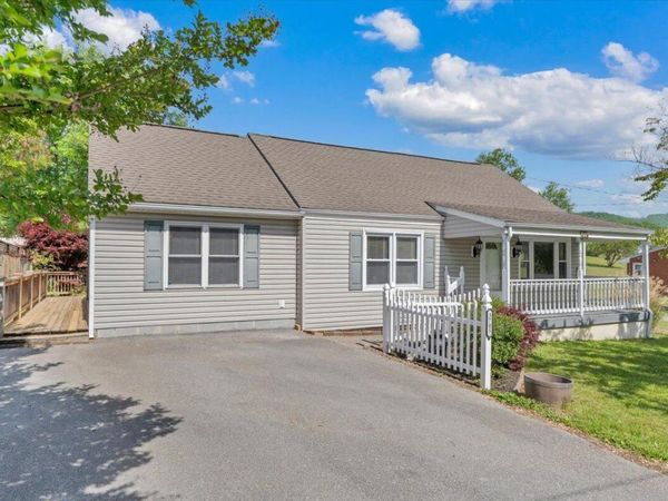 3705 New Spring Branch RD, Roanoke, VA 24014