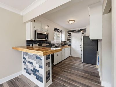2016 Spruce Boulevard, North Charleston, SC 29406