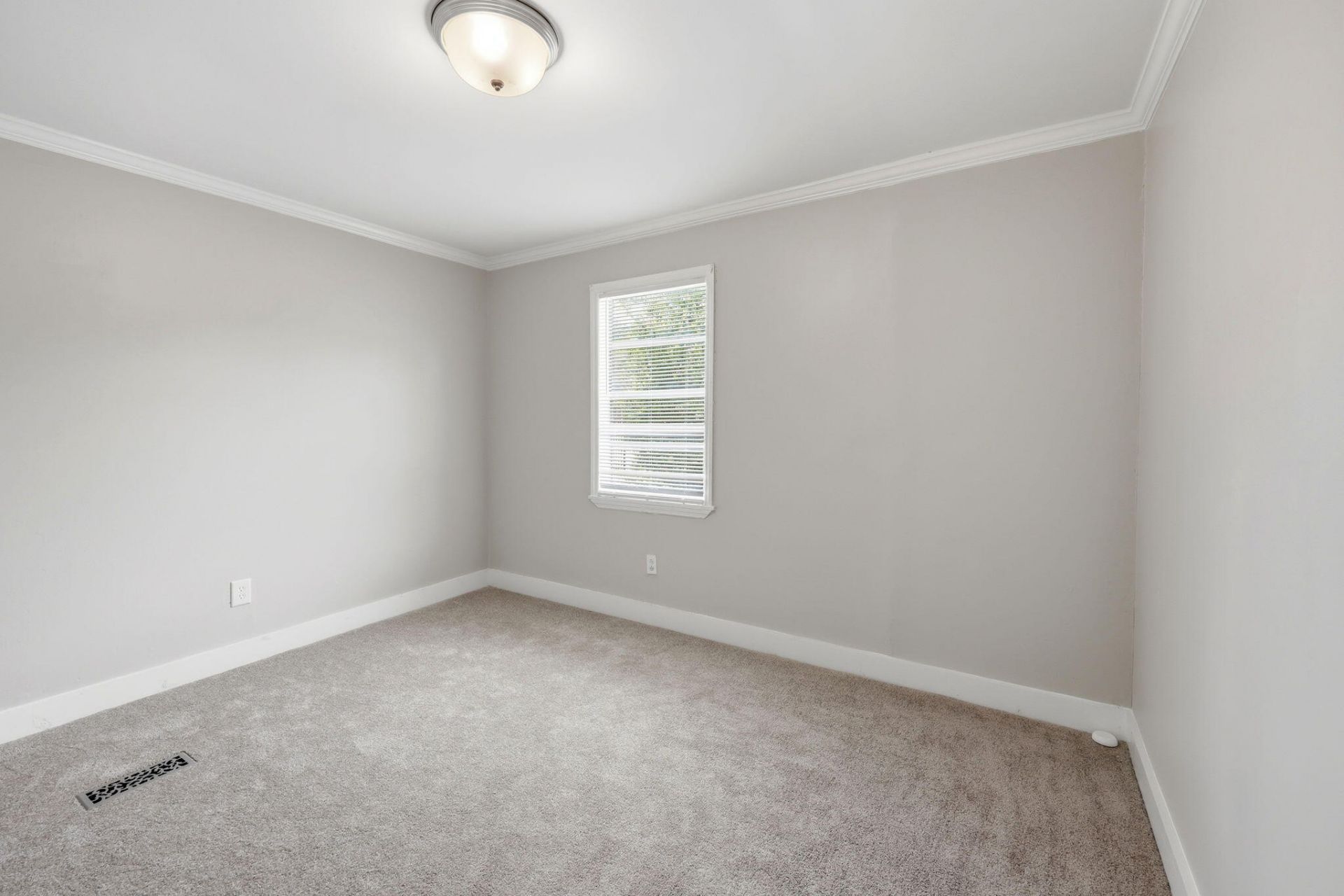 2016 Spruce Boulevard Photo 18