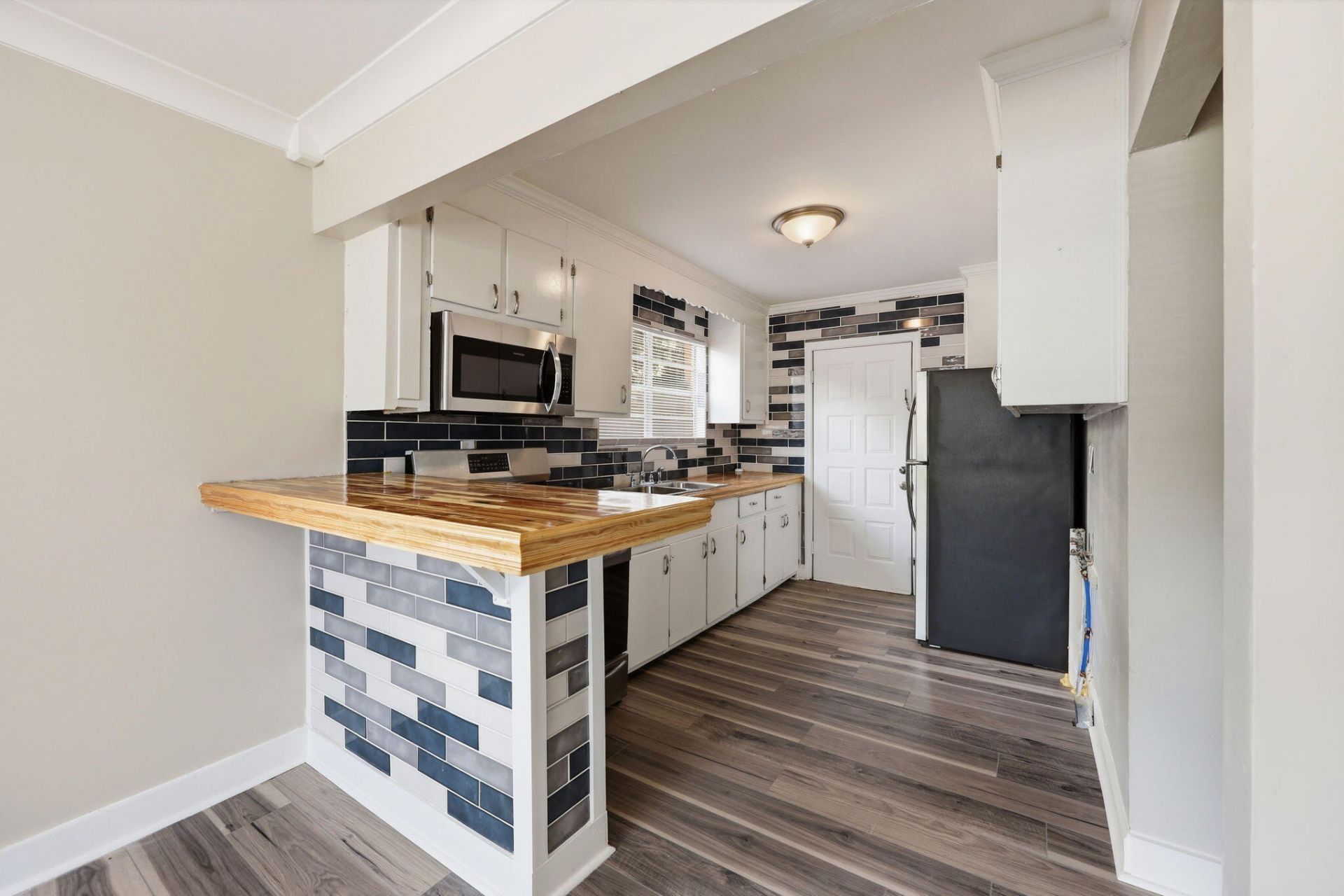 2016 Spruce Boulevard Photo 5