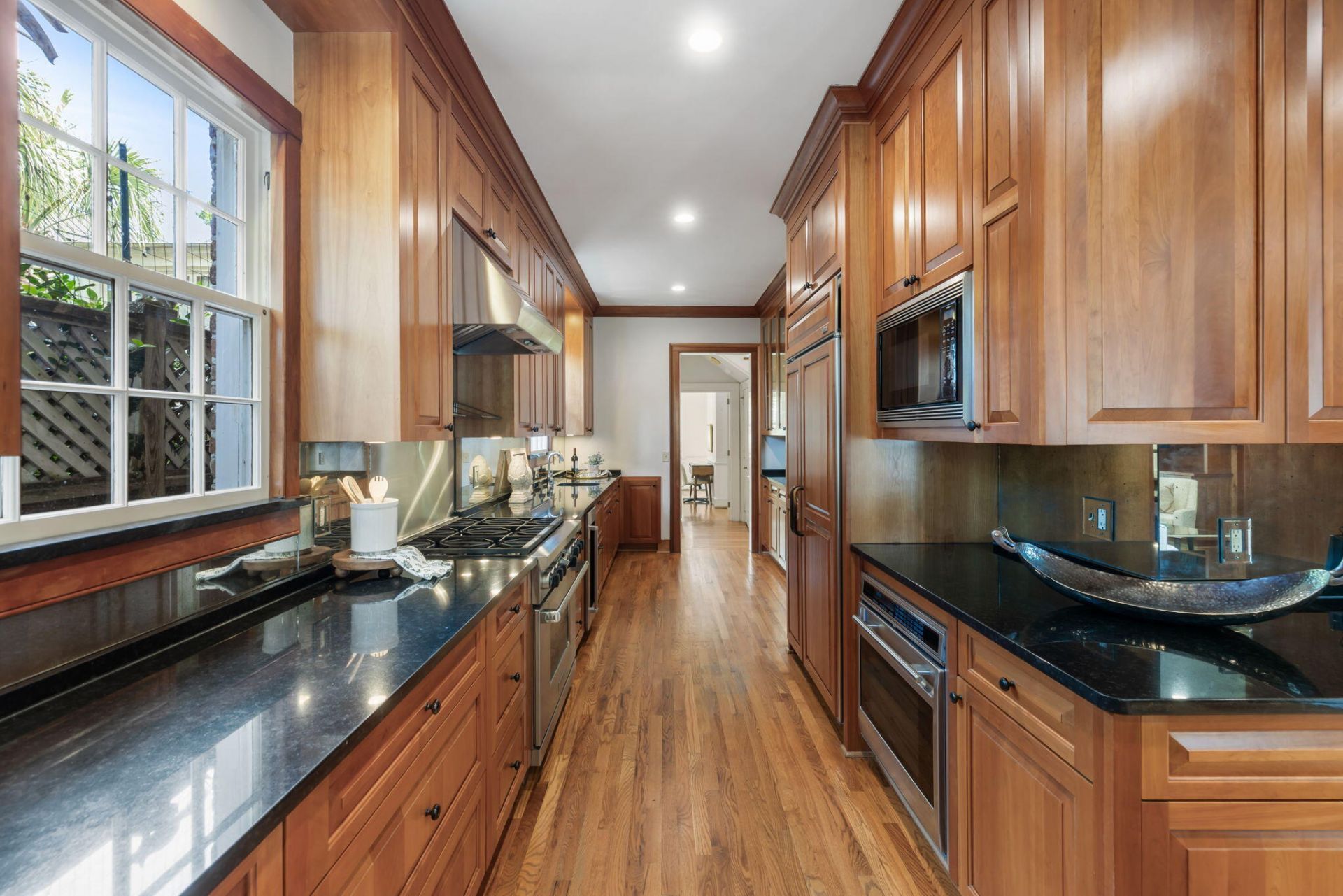 63 King Street Photo 12