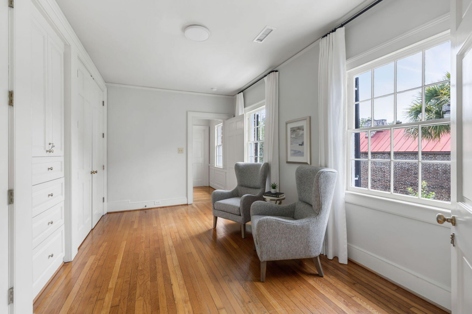 63 King Street Photo 17