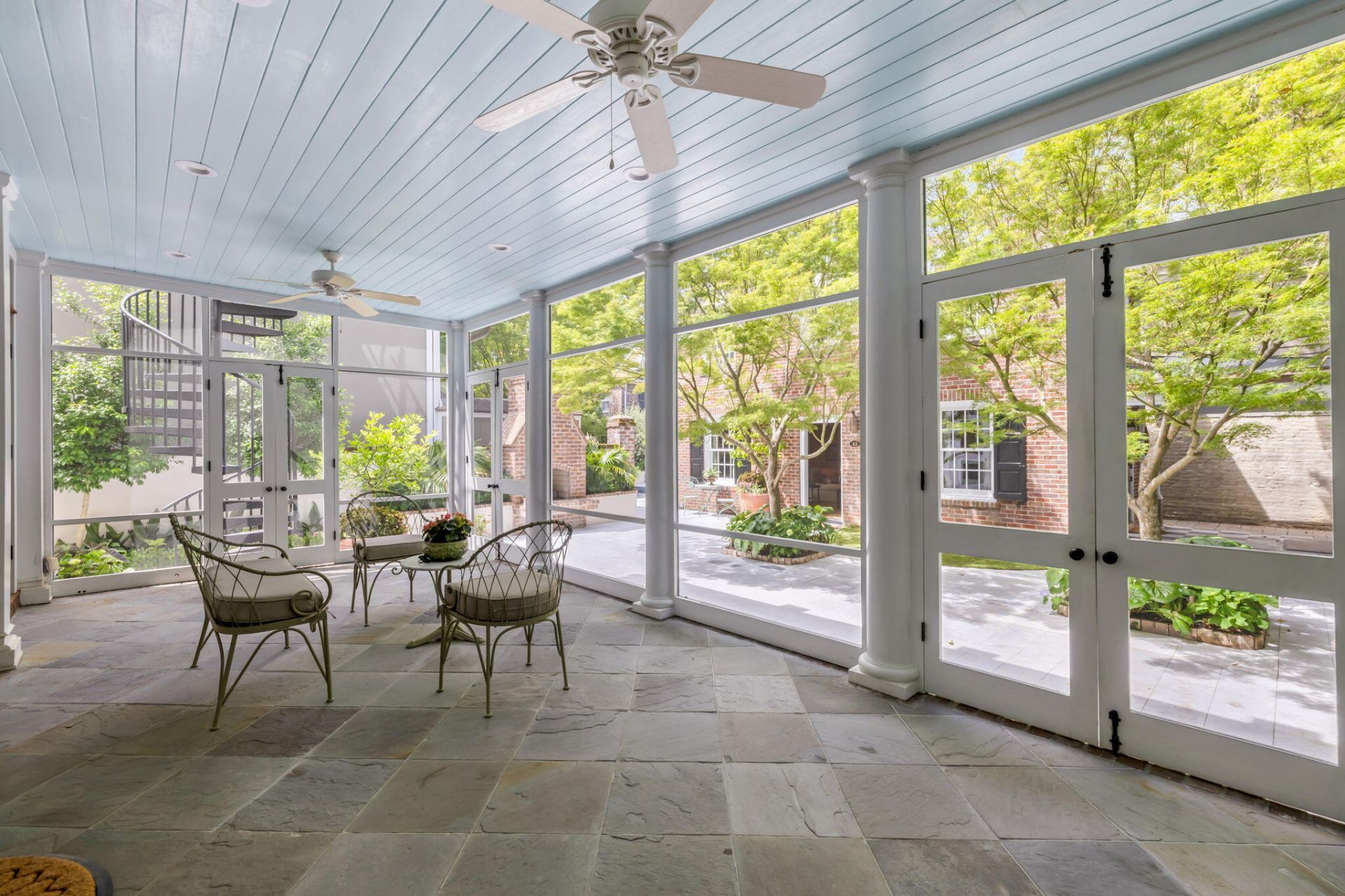63 King Street Photo 19