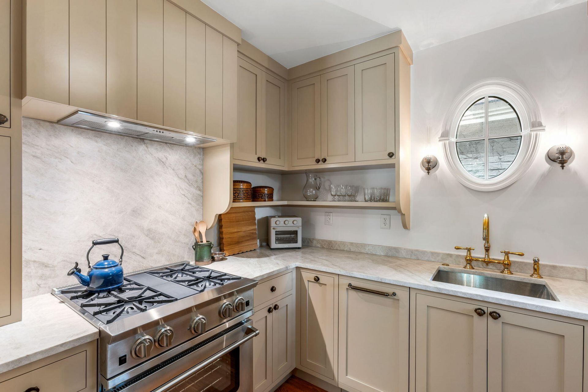 63 King Street Photo 5